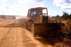 Parceria entre Estado e produtores levar primeira etapa de pavimentao a Gacha do Norte